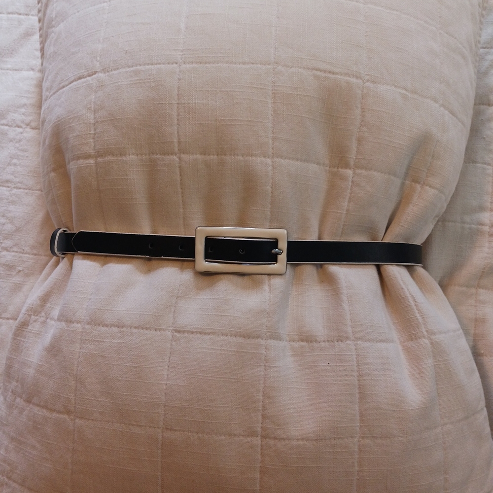 Elegant Leather Black Belt with Cream Buckle Woman's Sz M